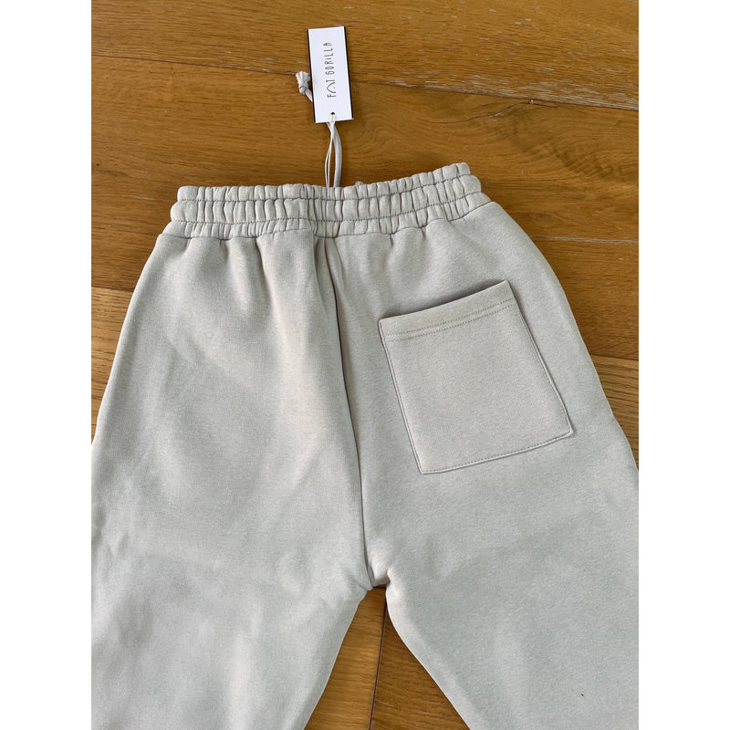 Womens pant Joggers 2 side Pockets 1 back pocket front logo print fleece
